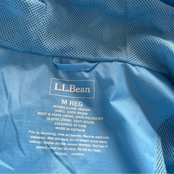 L.L Bean Waterproof Nylon Hooded Jacket (M) - Picture 6 of 11